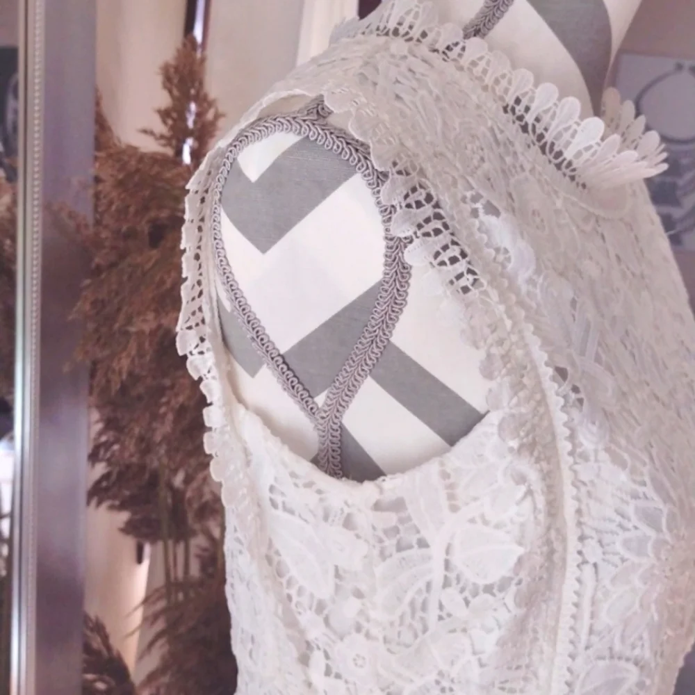 Pink Lily white overlay lace dress - Picture 6 of 9